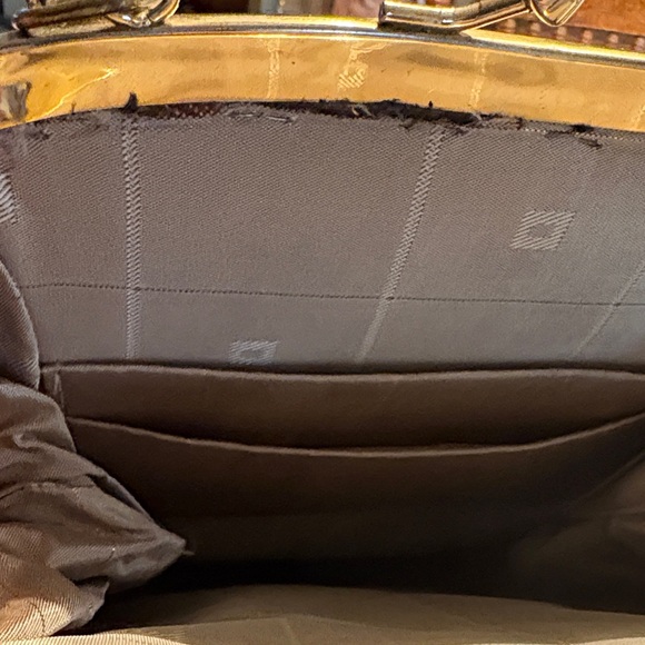 Vintage-Inspired Floral Clutch with Embellishments - Picture 7 of 15